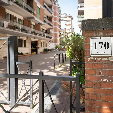 Marconi White Flower House * Róma